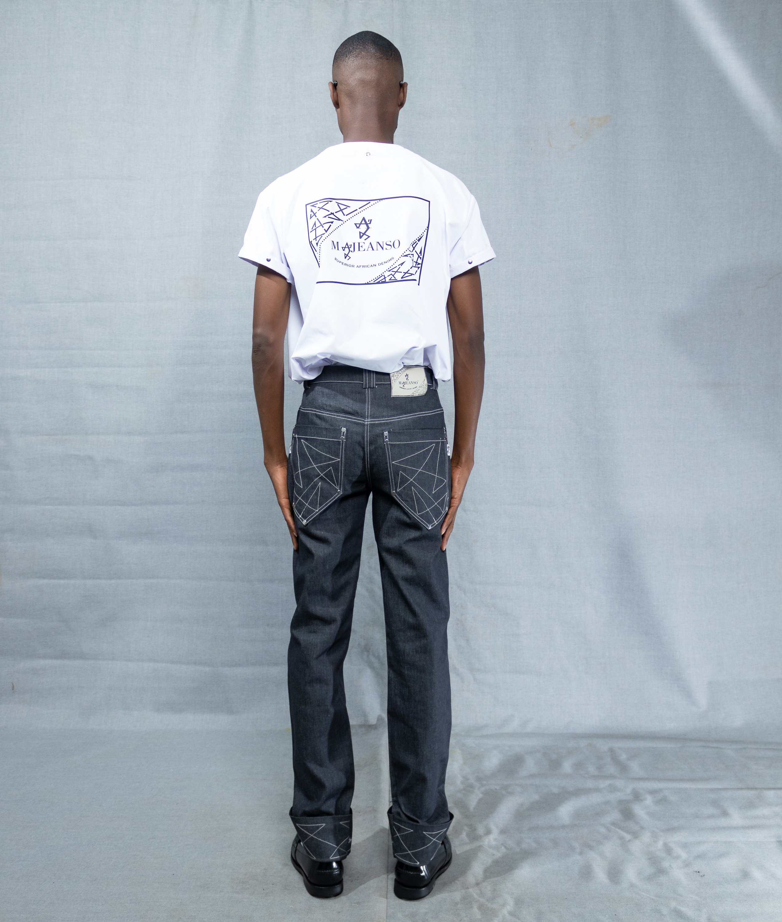 MAJEANSO Emblem T-Shirt